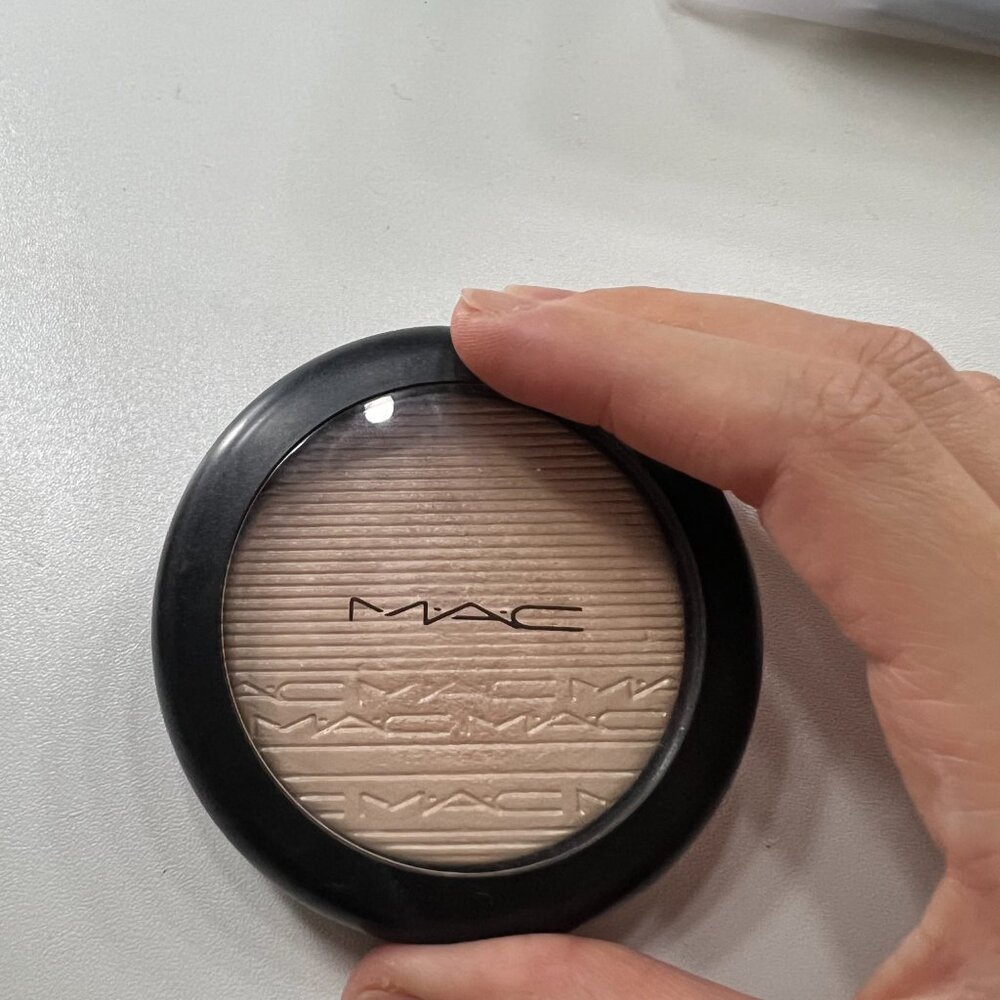 MAC Highlighter Full Size - Picture 2 of 2